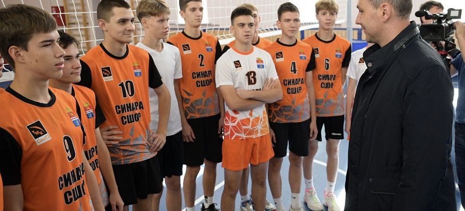 Денис Паслер открыл обновлённый стадион «Металлист» в Каменске-Уральском