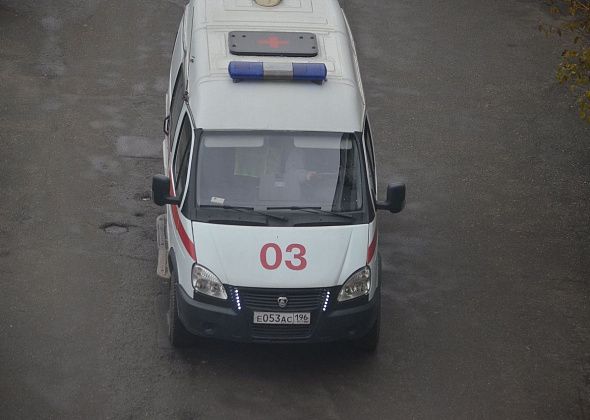 Из окна горящей квартиры на пятом этаже выпала женщина