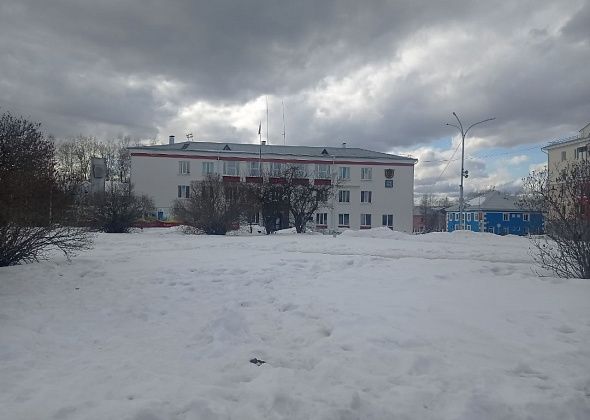 Средняя зарплата сотрудников администрации - почти 65 тысяч рублей, что на 15 тысяч больше средней зарплаты по Североуральску