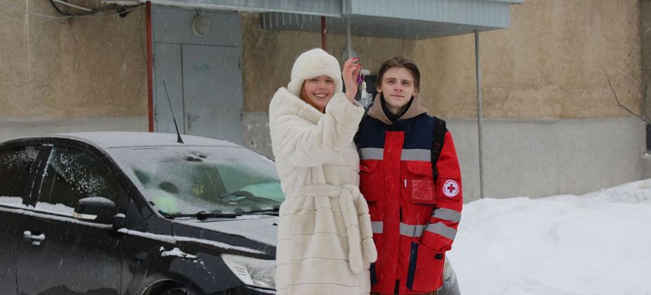 В Североуральске молодые медики получили служебную квартиру