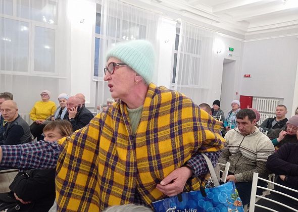 Жительница Кальи Светлане Мироновой: "Фонарь у дома не горит, помогите с ремонтом"
