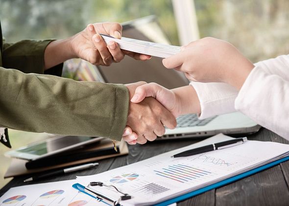 Женщине вернули деньги за телефон ненадлежащего качества