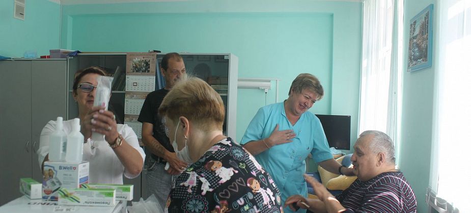 Градусники, перекись, левомеколь, тонометр, термопот – общественники собрали «передачку» для травматологии