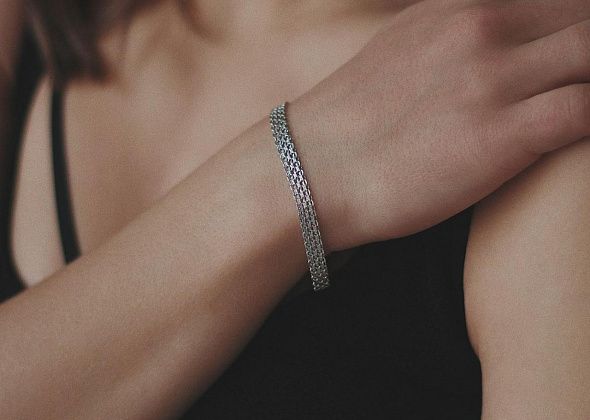 Жительница Североуральска вернула деньги за деформировавшийся золотой браслет из магазина в Краснотурьинске