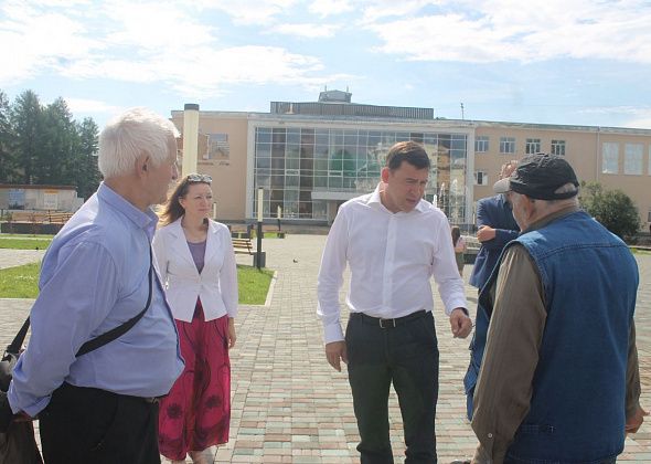 Североуральск посетил губернатор Евгений Куйвашев. Посмотрел, как ремонтируют площадь, дошел до «Нептуна»