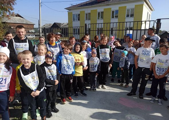 В Покровске-Уральском стартовал "Кросс нации". Участников поздравили гости из города, а также местные артисты