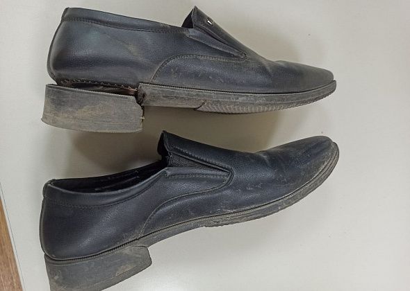 Купил туфли в мае, в начале июля обе подошвы лопнули. Что ж это за обувь такая?