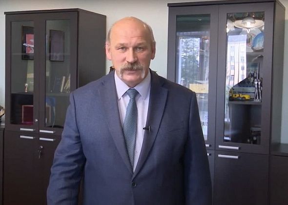 Глава Североуральска Василий Матюшенко поздравил всех с Днем знаний и пожелал радости ученикам и терпения - родителям