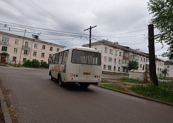 У водителя и кондуктора автобуса после ДТП в Черемухово - шок