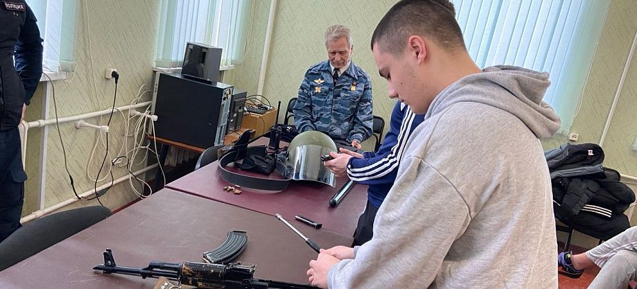 В отдел полиции Североуральска «высадился очередной десант» североуральского политехникума