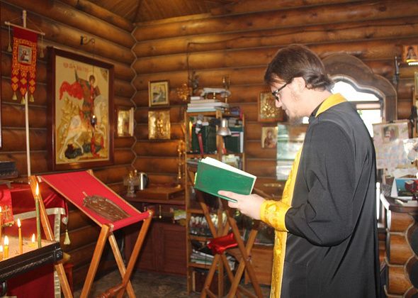Семен Шестаков освящал прорубь на Светлом, Михаил Овчинников помогал подарками к Пасхе и Рождеству