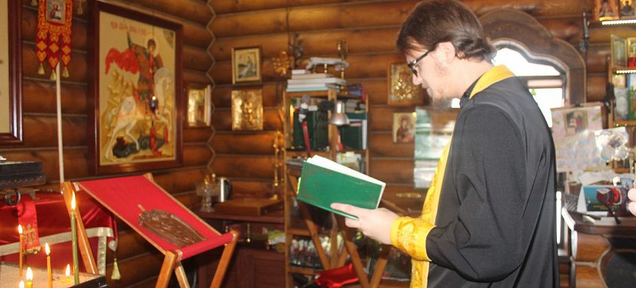 Семен Шестаков освящал прорубь на Светлом, Михаил Овчинников помогал подарками к Пасхе и Рождеству