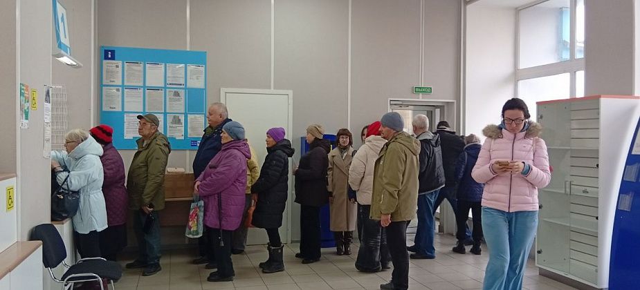 Почта в Североуральске не справляется с потоком посетителей. За посылкой стоят часами