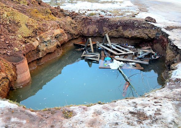 Раскопали и… забыли. В Третьем Северном яма заполнена водой и не огорожена