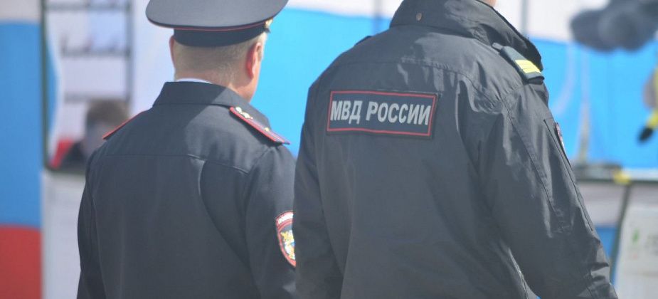 Уехать в Екатеринбург, чтобы отдать обманщикам 800 тысяч. Полиция рассказала о телефонных мошенниках