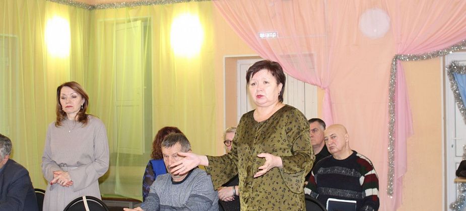 Принципиальная позиция руководства - школы и детские сады в поселках сохранять