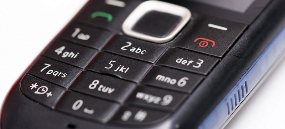 “Мотив” заблокировал телефон 89-летней мамы. Причина - симка, оформленная на умершего зятя