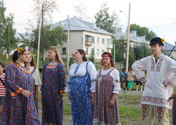 В Черемухово водили хоровод, играли в народные игры и пили чай