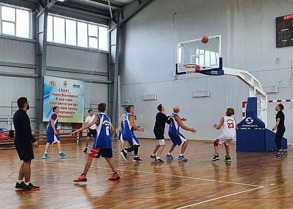 Сборная Североуральска победила в соревнованиях по баскетболу в Карпинске