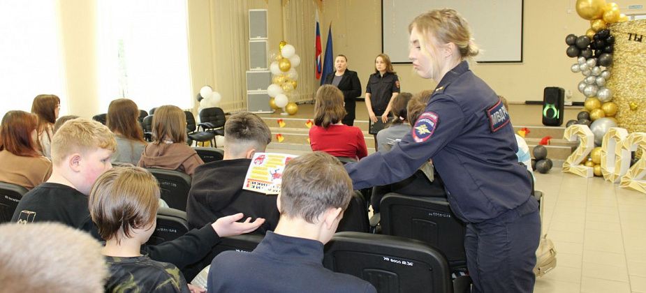 Старшеклассники школы №9 узнали секреты борьбы с мошенниками