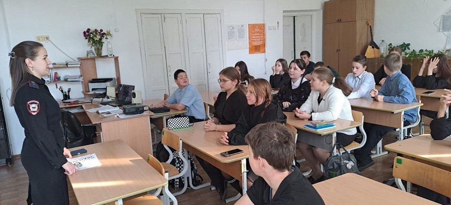 В рамках акции «Неделя профилактики» полицейские провели уроки правового воспитания