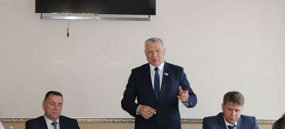Петр Соколюк посоветовал депутатам и главе прийти к консенсусу. Иначе миллионов из области не будет