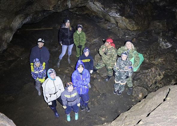 Музей организовал для ребят экскурсии в пещеру  и на скалы.  Везде собирали мусор