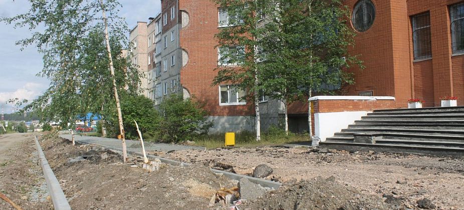 Тополя в районе ДЮСШ вырубили под корень. Постановление губернатора ж есть, вы что, не в курсе?