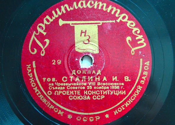 Североуральского краеведа поблагодарили за уникальный подарок музею Югорска