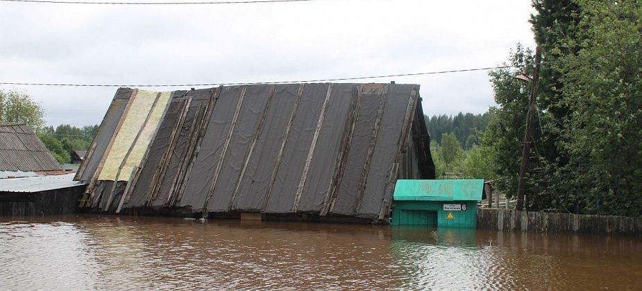 Железнодорожный путь подмыло на Бокситах