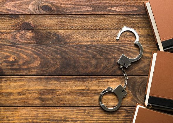 Житель Североуральска получил 10 суток ареста за скандал в подъезде, сославшись на ссору с женой