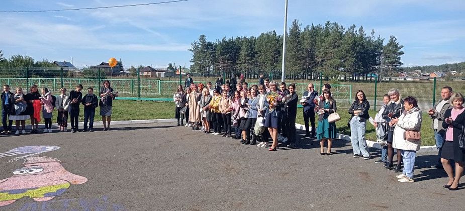 В седьмой школе прошла торжественная линейка ко Дню знаний. Новый учебный год начался!
