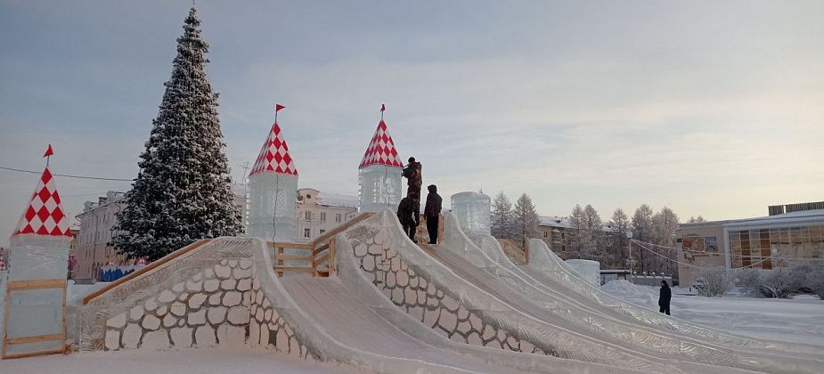 Новогодний городок на площади Мира почти готов. 29 декабря - открытие