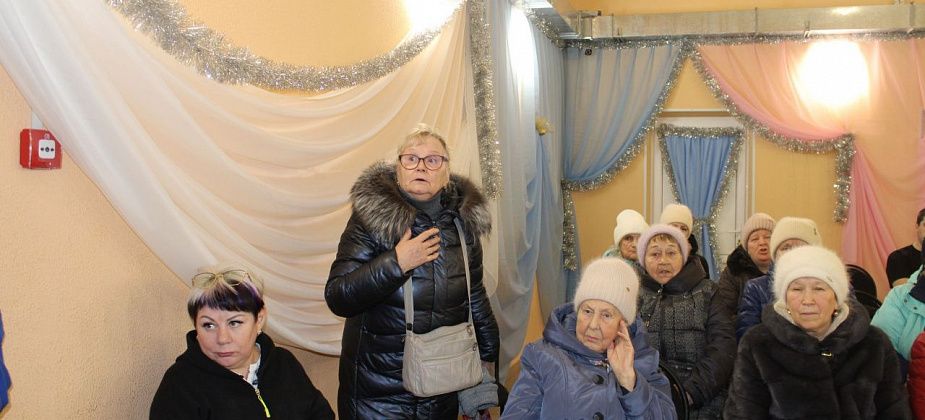 Курьез. Евгению Белобородову вручили разбитый ртутный градусник. Выбросить - совесть не позволила