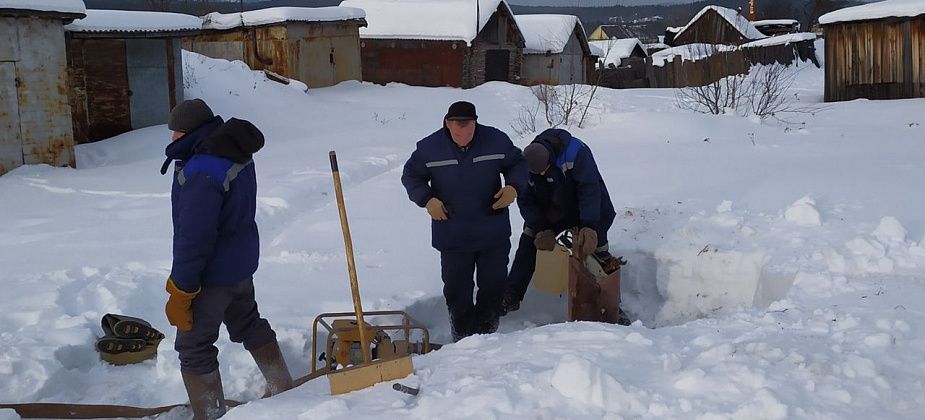 О колонках в поселке: вода замерзает, но ее отогревают