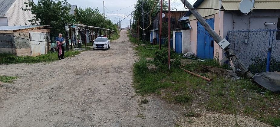 ГИБДД разыскивает водителя, наехавшего на опоры ЛЭП и газопровода, и скрывшегося с места ДТП