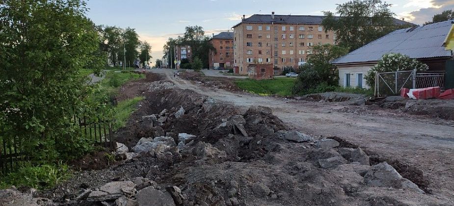 Члены "качественной" комиссии рассказали о нареканиях к ремонту улицы Каржавина 