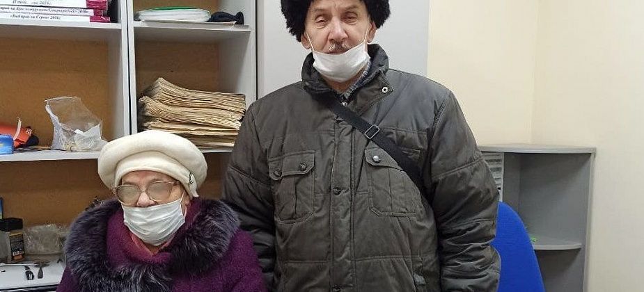 Слепая женщина решилась поставить прививку, чтобы в магазины пускали. В поликлинике сказали - только через интернет