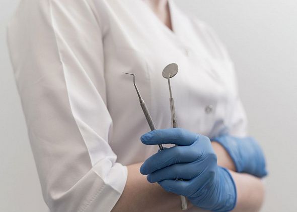 Пациентка благодарит врачей стоматологической поликлиники за тактичность и понимание