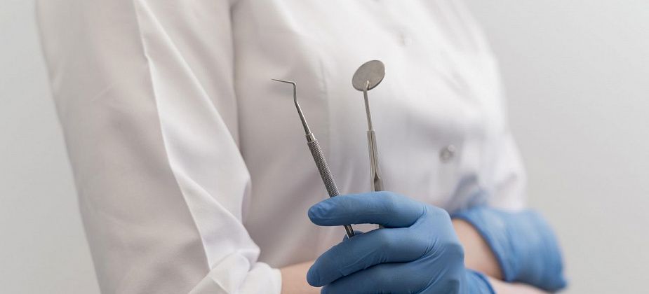 Пациентка благодарит врачей стоматологической поликлиники за тактичность и понимание