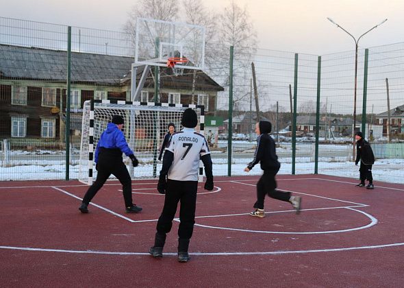 В Третьем Северном торжественно открыли спортивную площадку, построенную на средства РУСАЛа