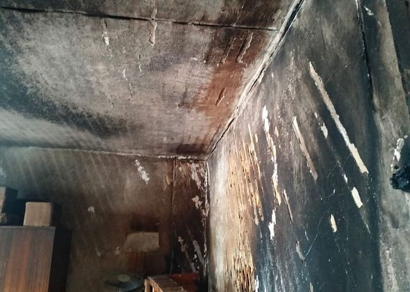 Пенсионерка из Кальи благодарит людей, которые помогли пережить пожар в частном доме