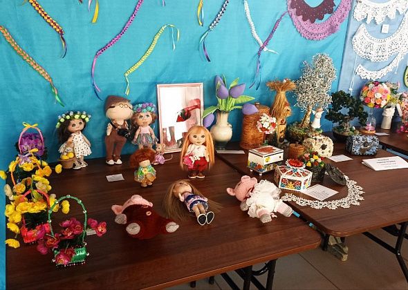 В «Современнике» открыта выставка — алмазные мозаики, сувениры из бисера, куклы