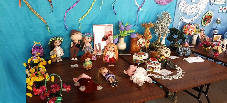 В «Современнике» открыта выставка — алмазные мозаики, сувениры из бисера, куклы
