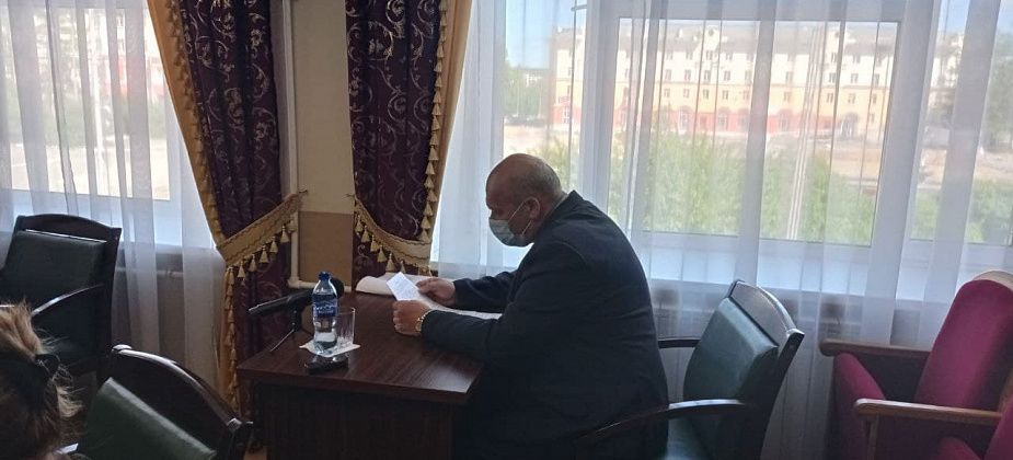 Про баню, аэропорт, дороги, аварийные дома. Глава ответил на вопросы североуральцев
