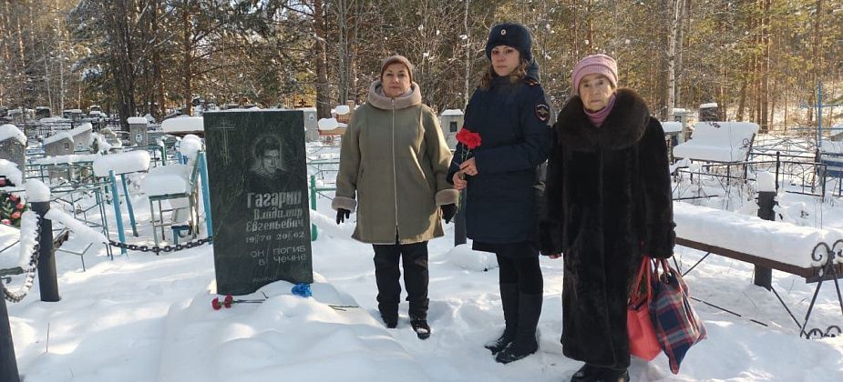 Полицейские почтили память правоохранителей, погибших при выполнении служебных обязанностей