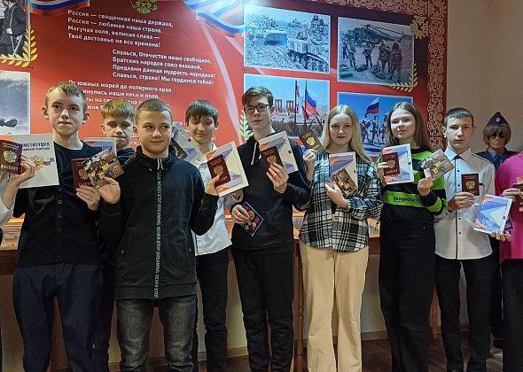 В музее ОМВД Североуральска торжественно вручили юным горожанам паспорта Российской Федерации