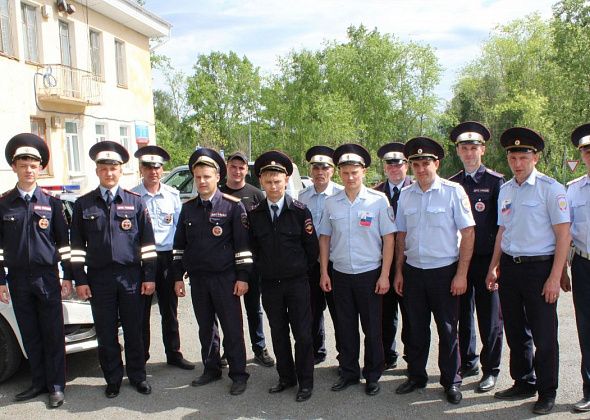Коллеги поздравляют североуральских сотрудников ОГИБДД с профессиональным праздником