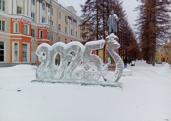 К старому Новому году ни одна ледяная фигура на площади Мира не разрушена (фотофакт)