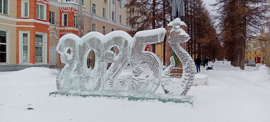 К старому Новому году ни одна ледяная фигура на площади Мира не разрушена (фотофакт)